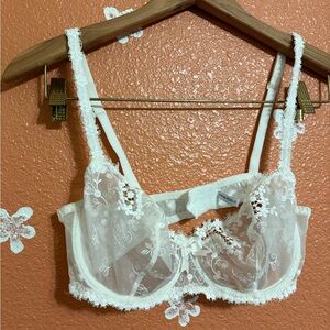 Elegant Simone Perele White Lace Bra